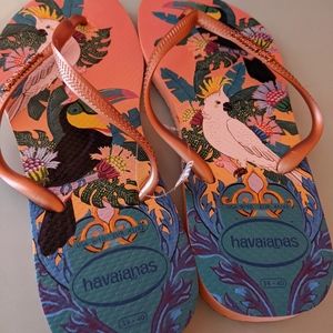 Havaianas tropical flip flops